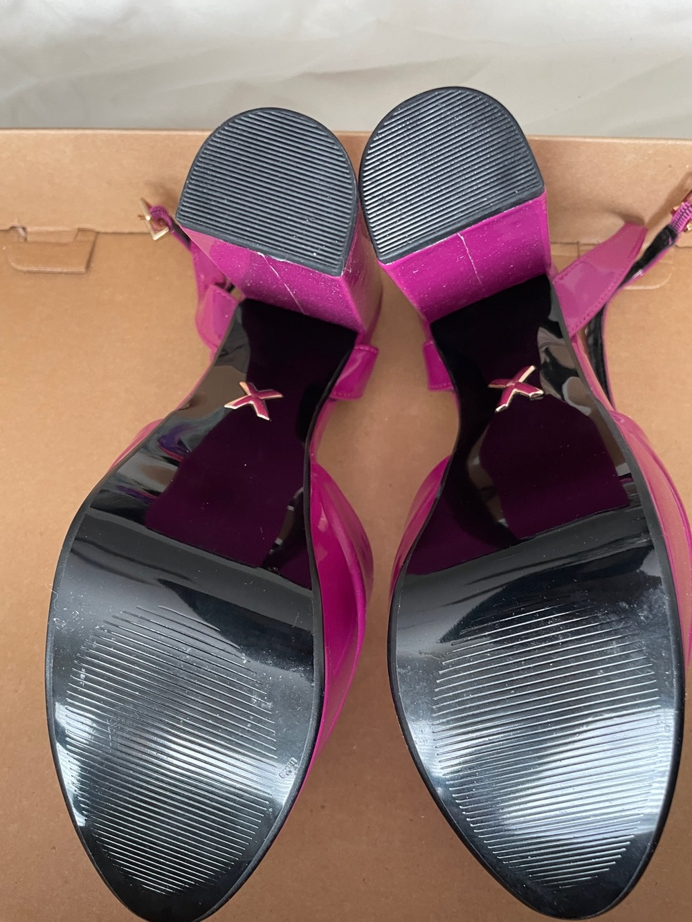 Express Rounded Toe Platform Pumps - Picture 5 of 11
